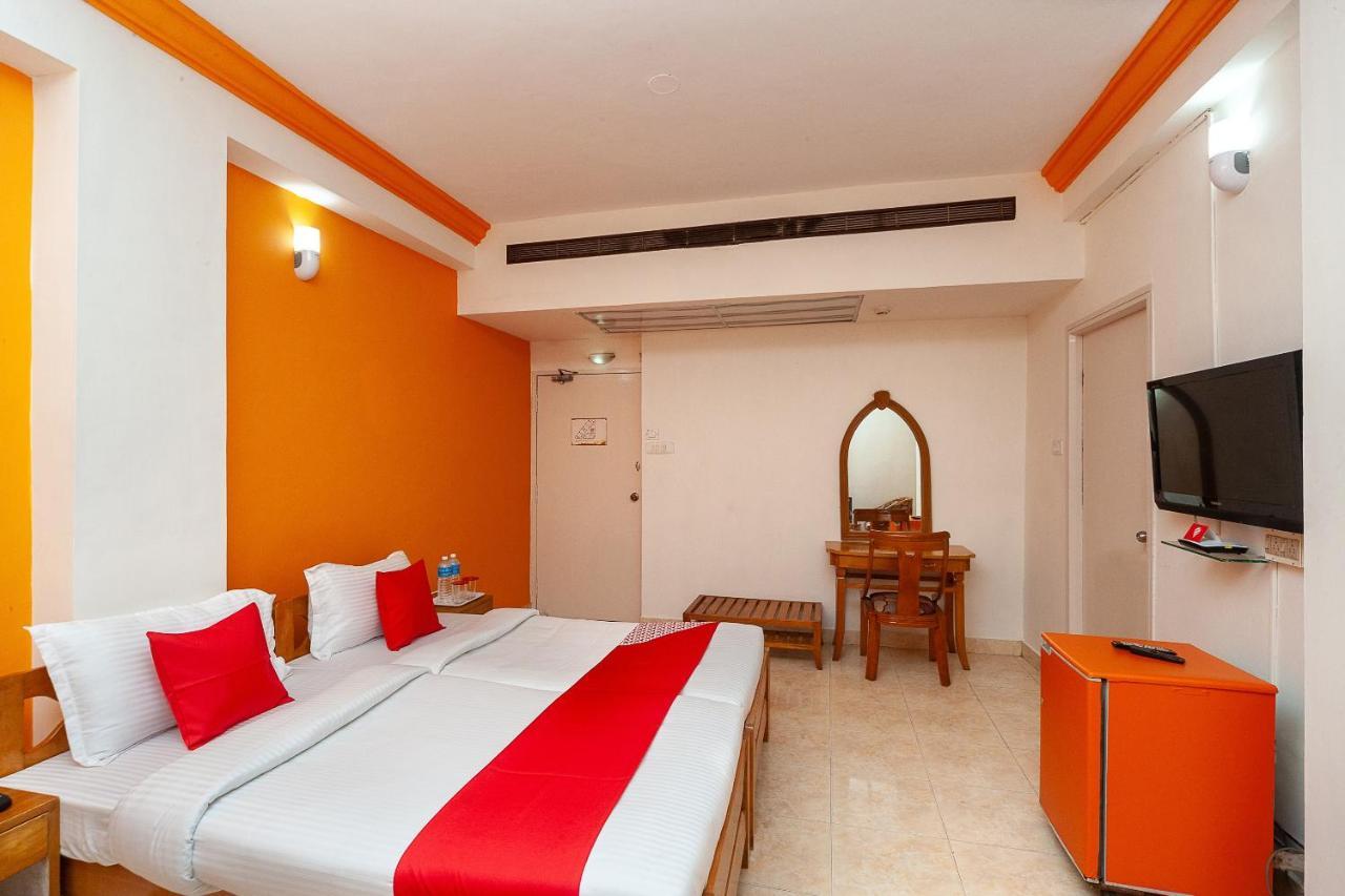 Hotel Manhattan Chennai Exterior photo