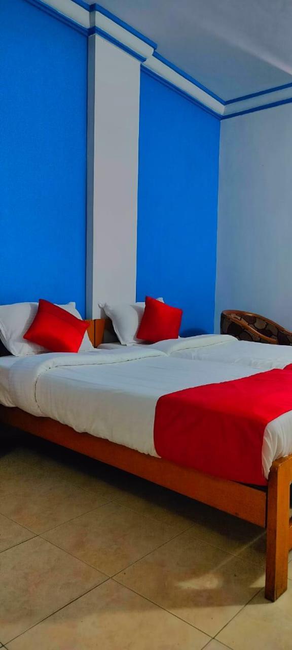 Hotel Manhattan Chennai Exterior photo