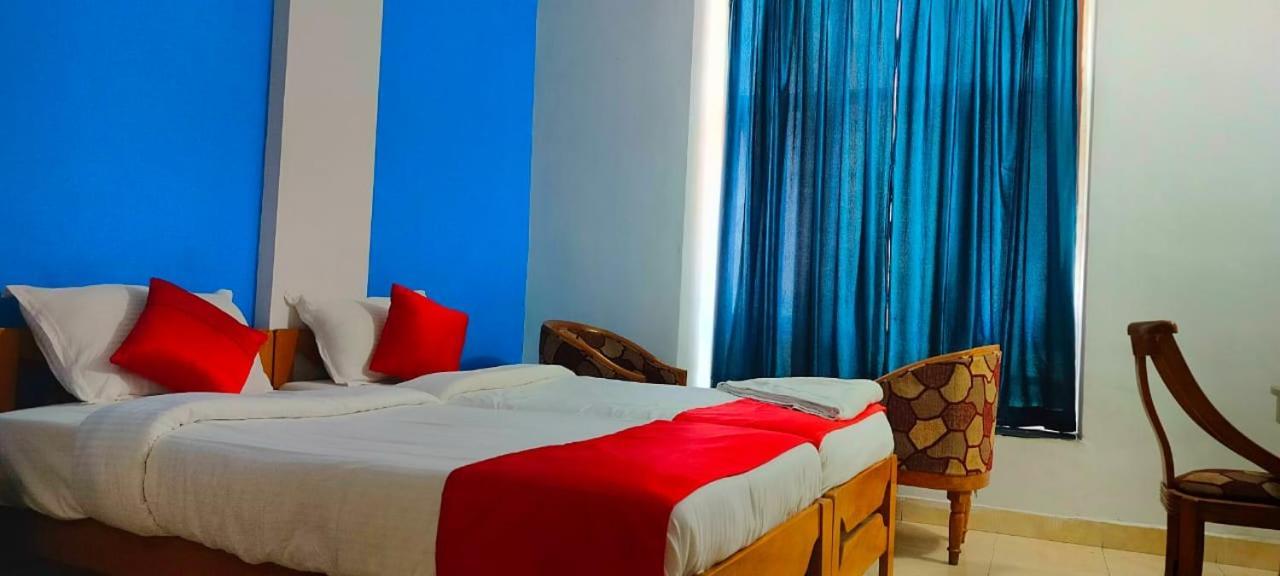 Hotel Manhattan Chennai Exterior photo