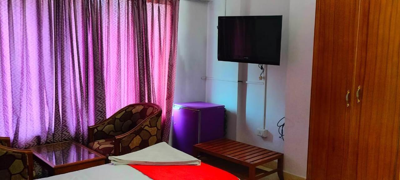 Hotel Manhattan Chennai Exterior photo