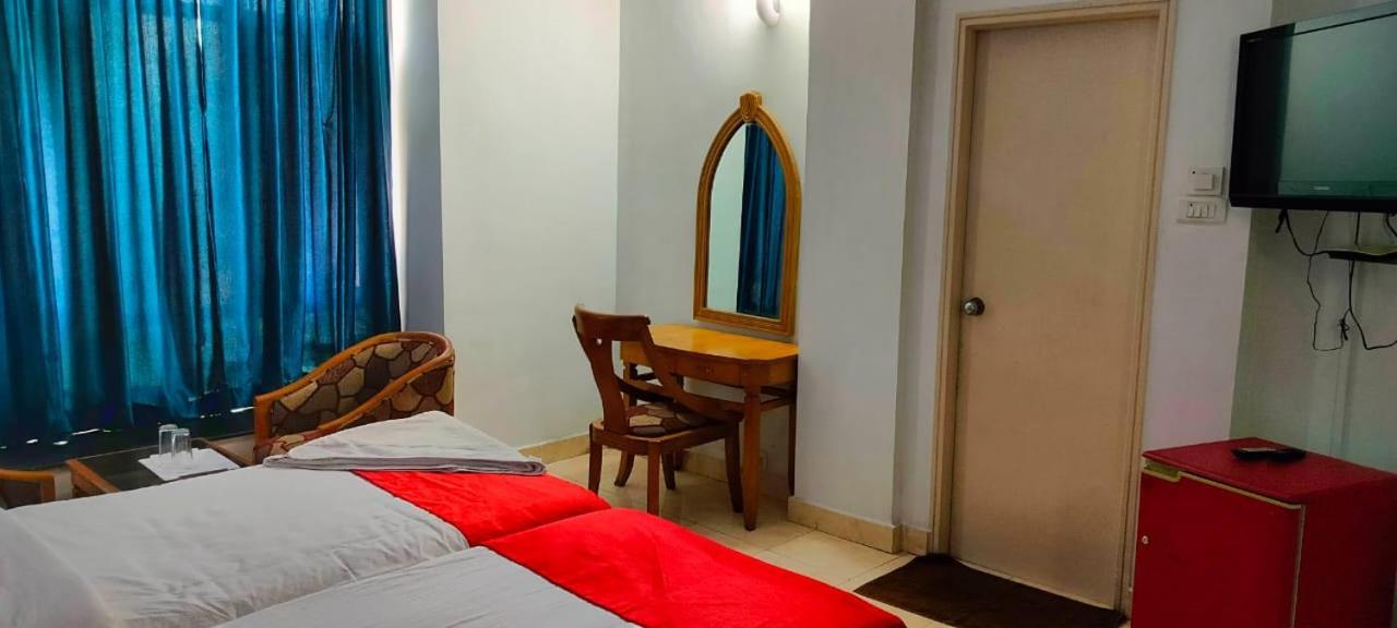 Hotel Manhattan Chennai Exterior photo
