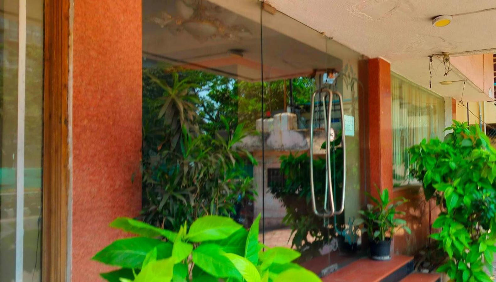 Hotel Manhattan Chennai Exterior photo