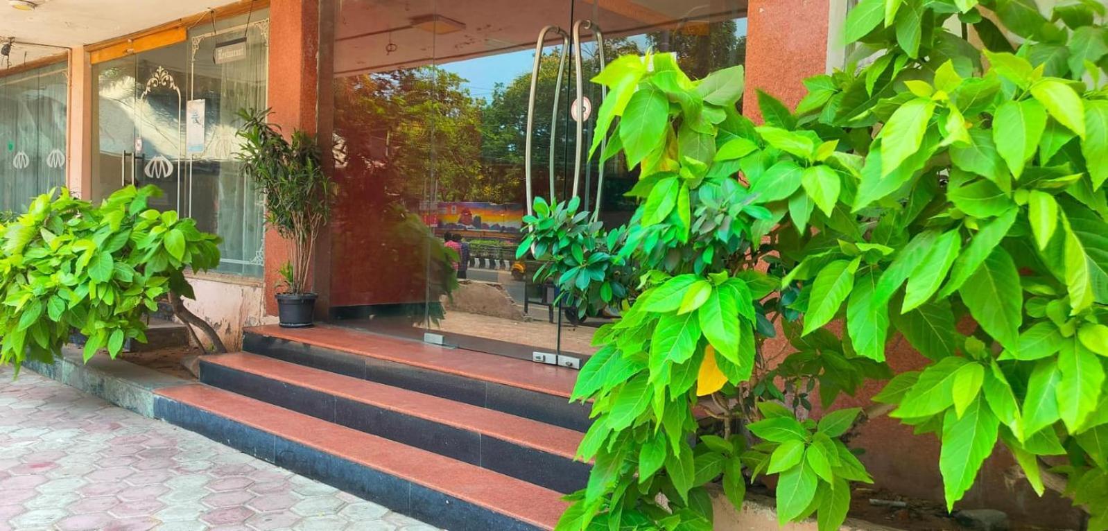 Hotel Manhattan Chennai Exterior photo